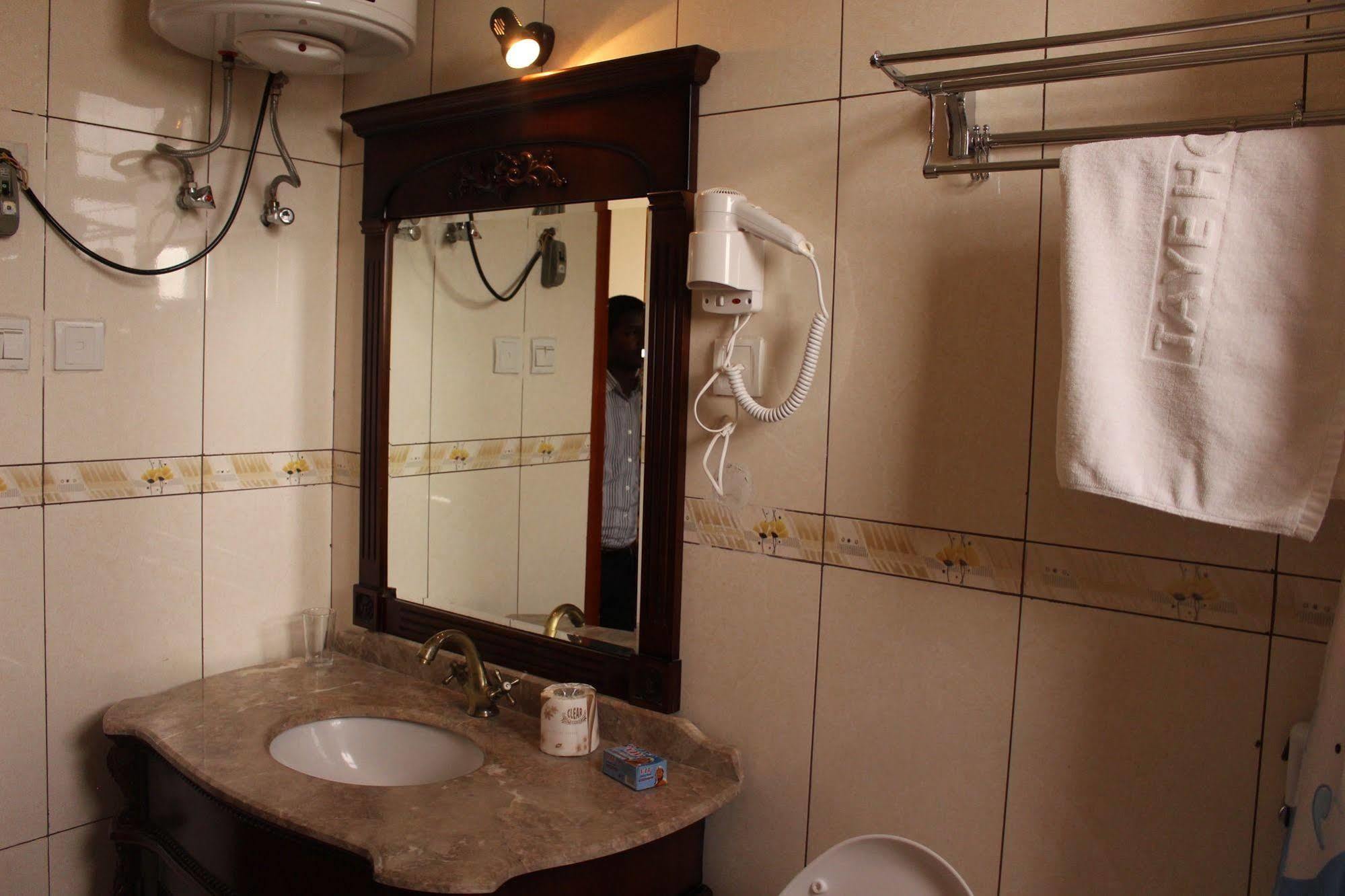 Taye Belay Hotel Gonder Exterior foto